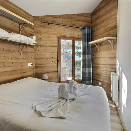 Chalet Pour 8 Pers A Plagne 1800, Au Pied Des Pistes Et Avec Cheminee - Fr-1-455-230 *